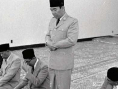 Tiga Wajah Sukarno: Pribadi, Pemikiran, dan Politik
